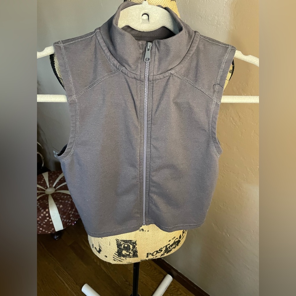 Social Tourist Gray Sleeveless Zip-Up Athletic Vest size S